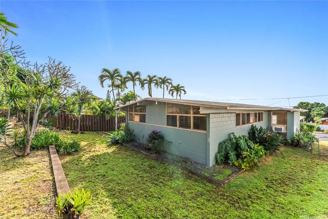 1427 Puanakau Street, Honolulu, HI 96818