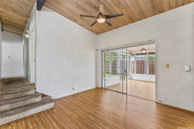 1427 Puanakau Street, Honolulu, HI 96818