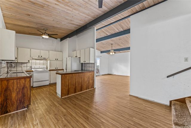 1427 Puanakau Street, Honolulu, HI 96818