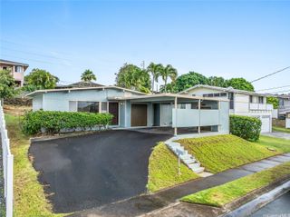 1427 Puanakau Street, Honolulu, HI 96818