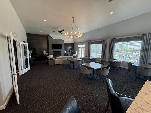 2404 E Baldeagle Drive, Appleton, WI 54913