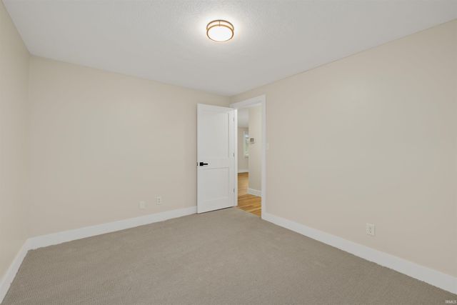 11778 N Roanoke Road, Roanoke, IN 46783