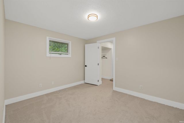 11778 N Roanoke Road, Roanoke, IN 46783