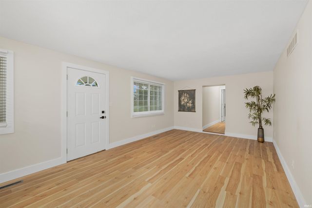 11778 N Roanoke Road, Roanoke, IN 46783