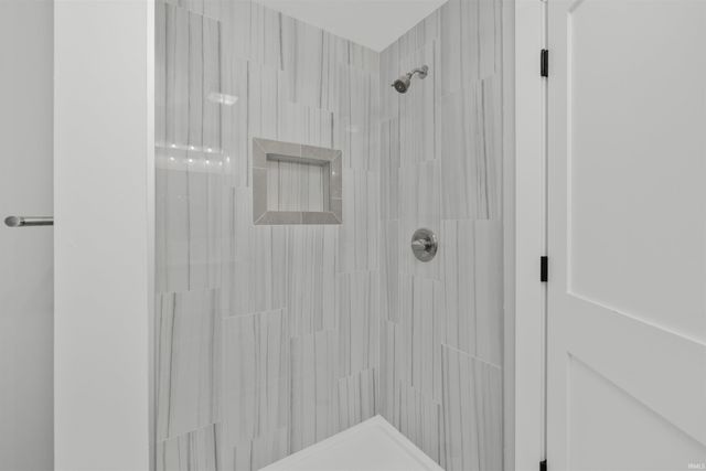 11778 N Roanoke Road, Roanoke, IN 46783