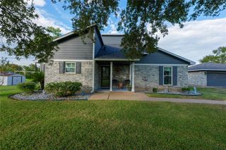 111 Otter Trail, Lake Jackson, TX 77566