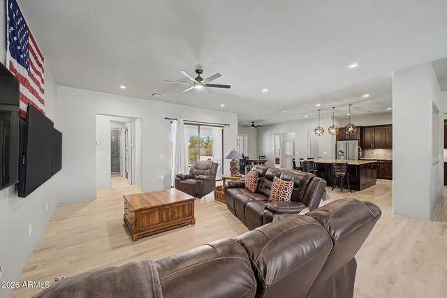 2639 W Lavitt Lane, Phoenix, AZ 85086