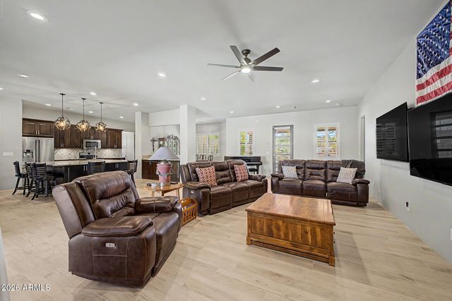 2639 W Lavitt Lane, Phoenix, AZ 85086