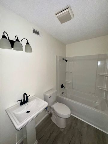 2202 S Jackson Cove, Russellville, AR 72802