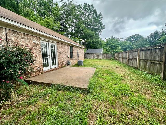2202 S Jackson Cove, Russellville, AR 72802