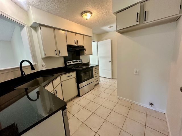 2202 S Jackson Cove, Russellville, AR 72802