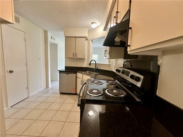 2202 S Jackson Cove, Russellville, AR 72802