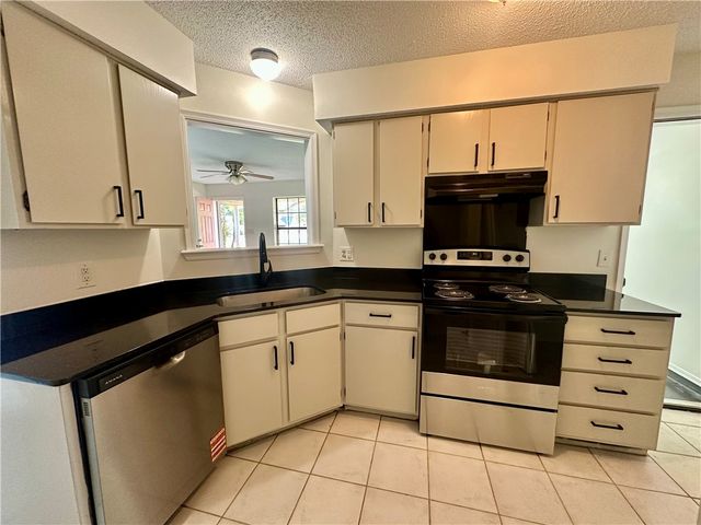 2202 S Jackson Cove, Russellville, AR 72802