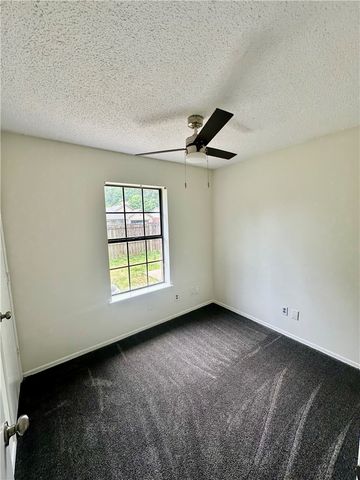 2202 S Jackson Cove, Russellville, AR 72802