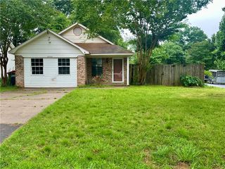 2202 S Jackson Cove, Russellville, AR 72802