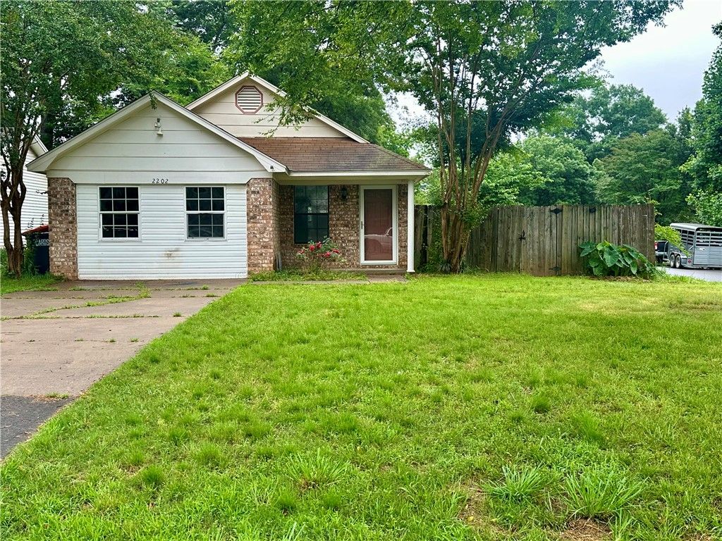 2202 S Jackson Cove, Russellville, AR 72802