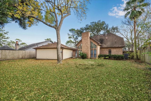 2704 Pine Needle Lane, Pearland, TX 77581
