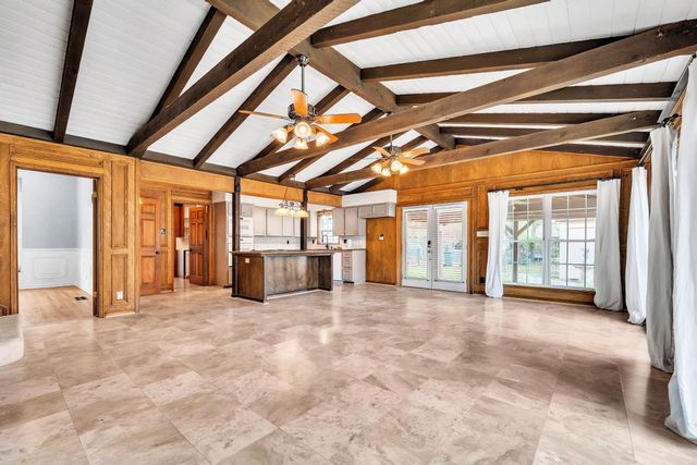 300 Mills ST, Smithville, TX 78957