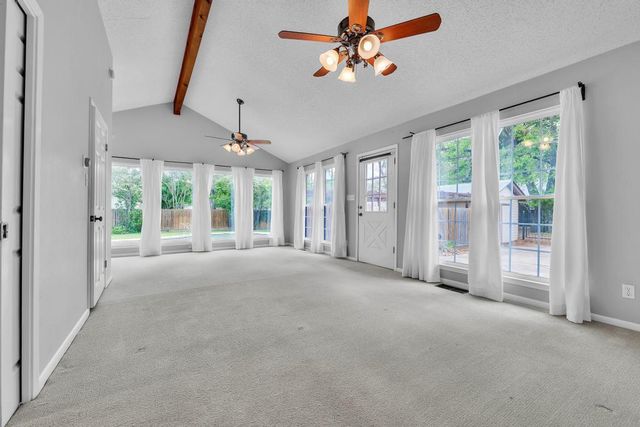 300 Mills ST, Smithville, TX 78957