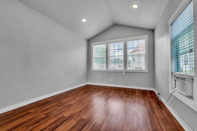 300 Mills ST, Smithville, TX 78957