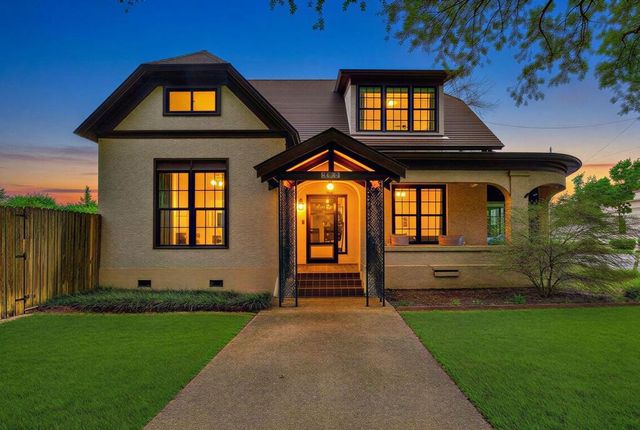 300 Mills ST, Smithville, TX 78957