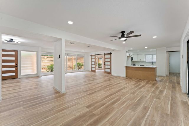 5722 W Bellfort Avenue, Houston, TX 77035