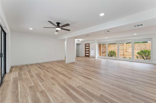 5722 W Bellfort Avenue, Houston, TX 77035