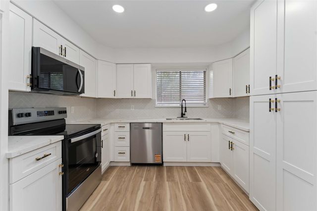 5722 W Bellfort Avenue, Houston, TX 77035