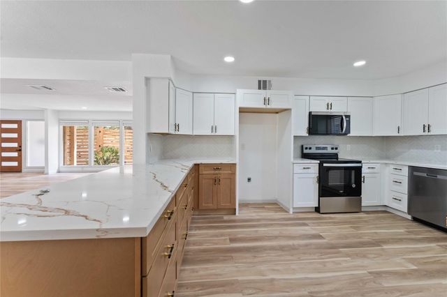 5722 W Bellfort Avenue, Houston, TX 77035