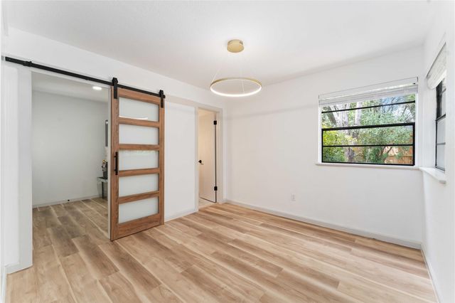 5722 W Bellfort Avenue, Houston, TX 77035