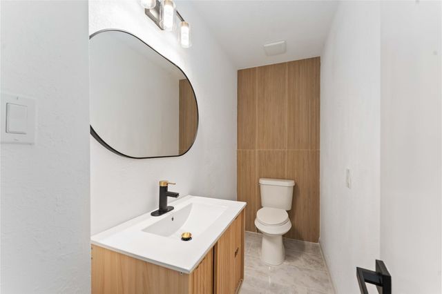 5722 W Bellfort Avenue, Houston, TX 77035