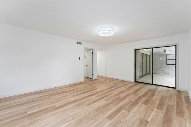 5722 W Bellfort Avenue, Houston, TX 77035