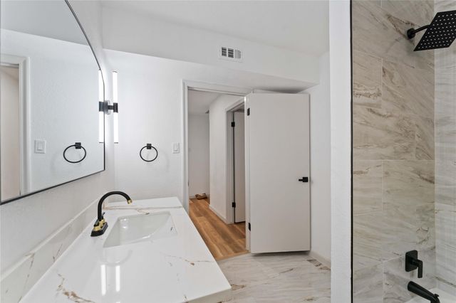 5722 W Bellfort Avenue, Houston, TX 77035