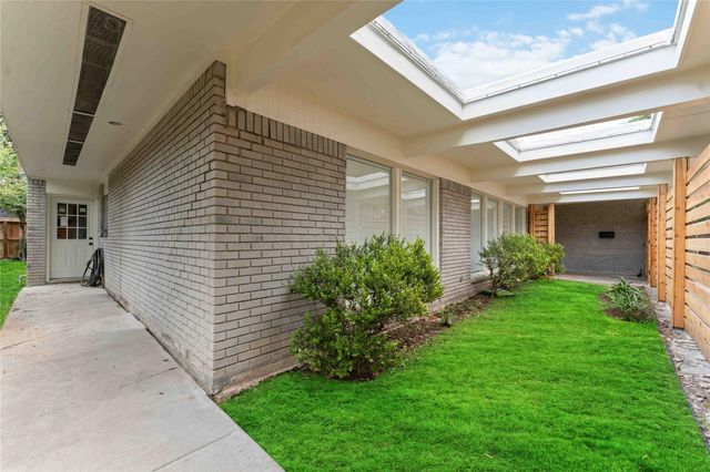 5722 W Bellfort Avenue, Houston, TX 77035