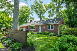 389 W PALMER ST, Morrisville, PA 19067