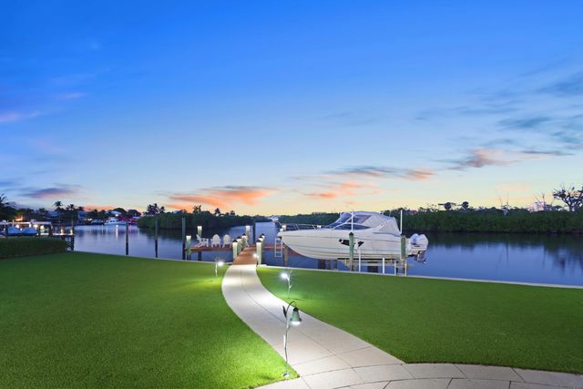 317 Old Jupiter Beach Road, Jupiter, FL 33477