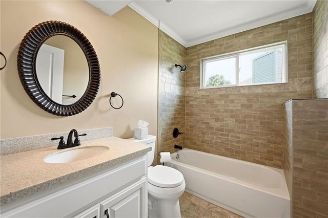 1021 SW 8TH Street, Lee's Summit, MO 64081