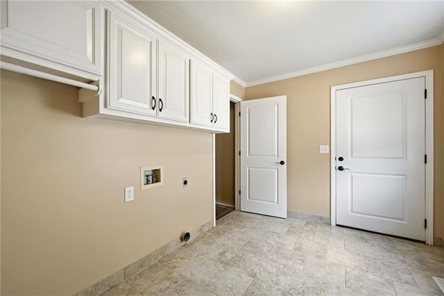 1021 SW 8TH Street, Lee's Summit, MO 64081