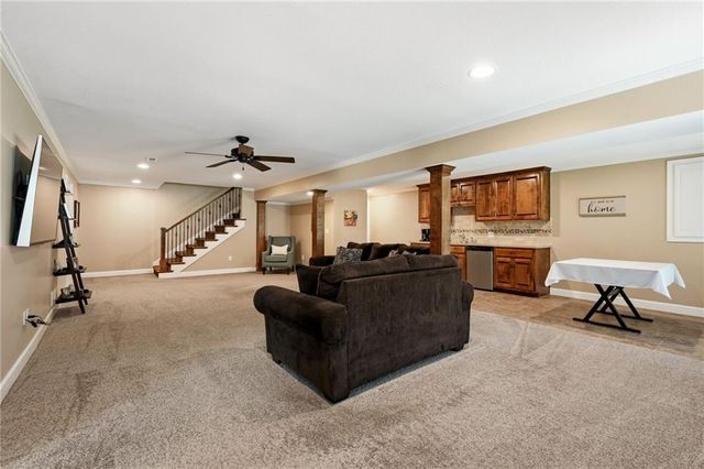 1021 SW 8TH Street, Lee's Summit, MO 64081