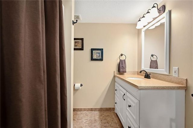 1021 SW 8TH Street, Lee's Summit, MO 64081