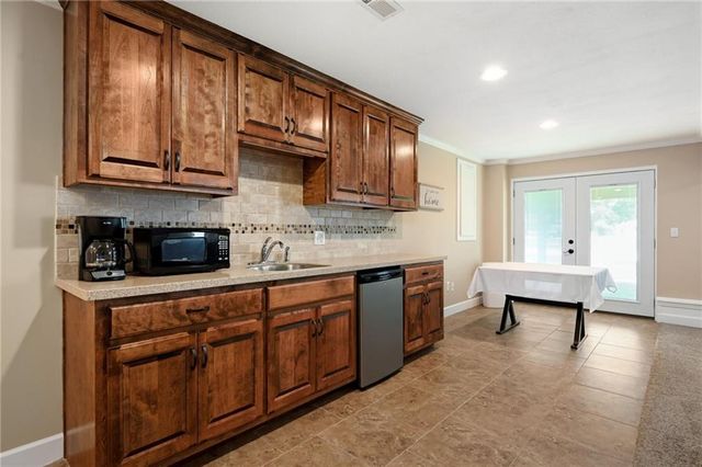 1021 SW 8TH Street, Lee's Summit, MO 64081