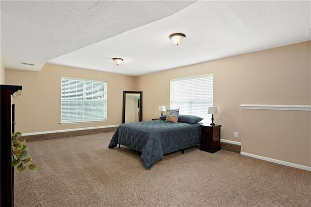 1021 SW 8TH Street, Lee's Summit, MO 64081