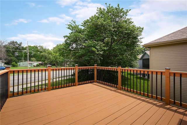1021 SW 8TH Street, Lee's Summit, MO 64081