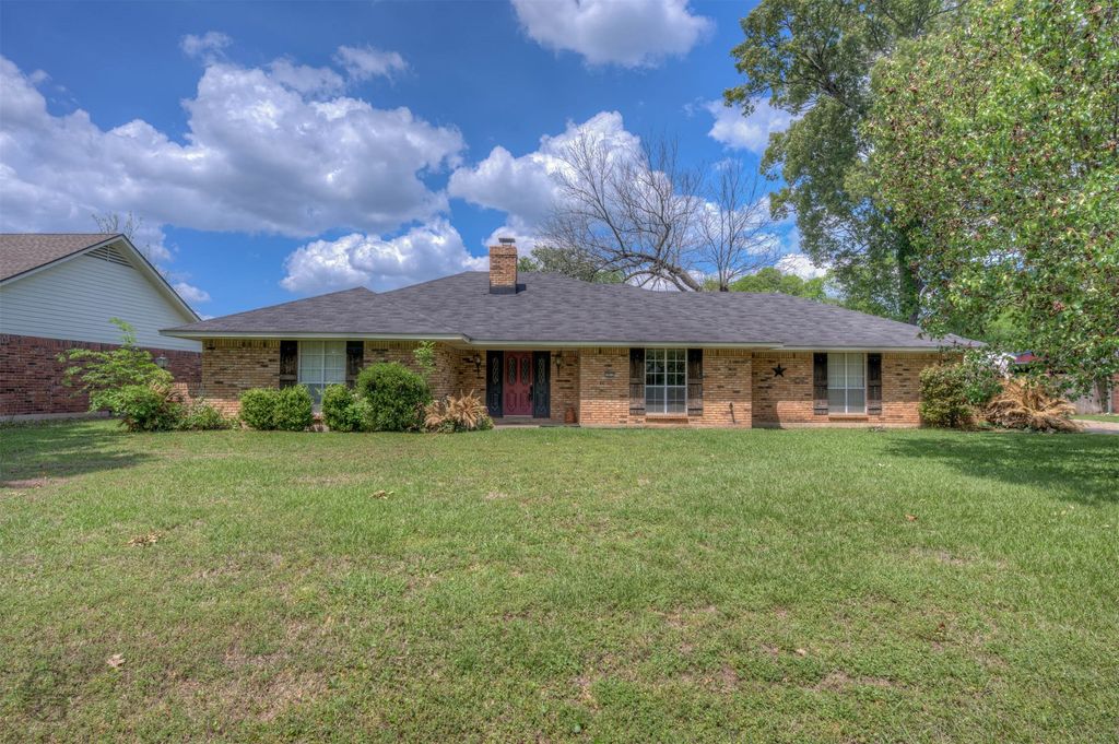 1911 Landau Lane, Bossier City, LA 71111