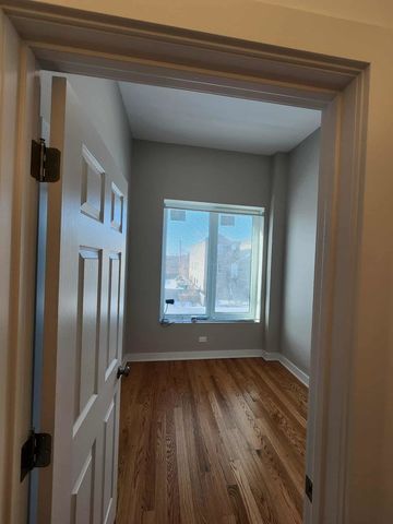 6321 S Eberhart Avenue 2, Chicago, IL 60637