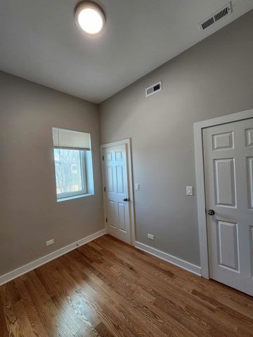 6321 S Eberhart Avenue 2, Chicago, IL 60637