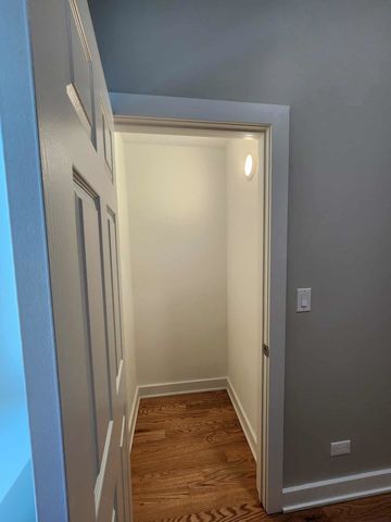 6321 S Eberhart Avenue 2, Chicago, IL 60637