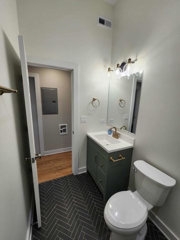 6321 S Eberhart Avenue 2, Chicago, IL 60637