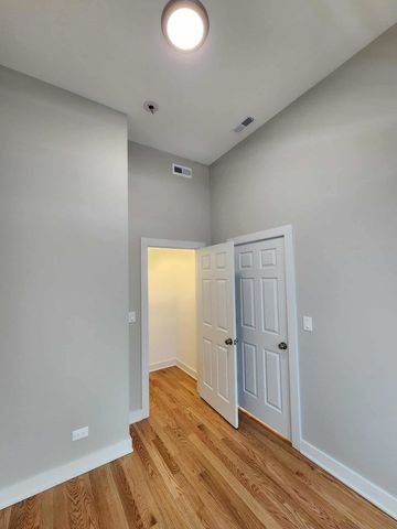 6321 S Eberhart Avenue 2, Chicago, IL 60637