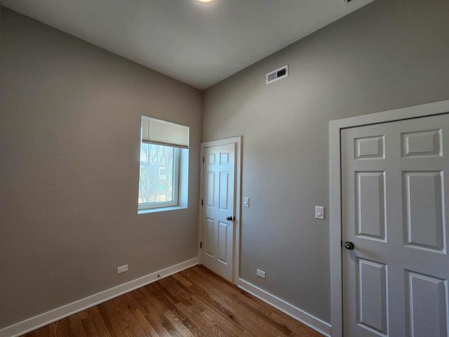 6321 S Eberhart Avenue 2, Chicago, IL 60637